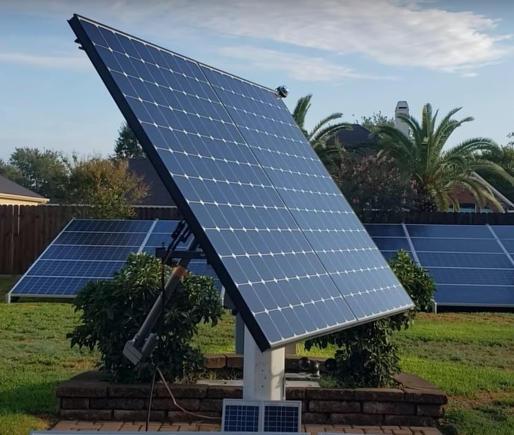 What is a solar tracker and how does it work?
Types of solar trackers
Single-axis vs. dual-axis solar trackers
Active, manual, and passive solar trackers
Pros and cons of solar trackers
How much energy does a solar tracker produce?
Which is the best solar tracker?
Are solar trackers worth it?
